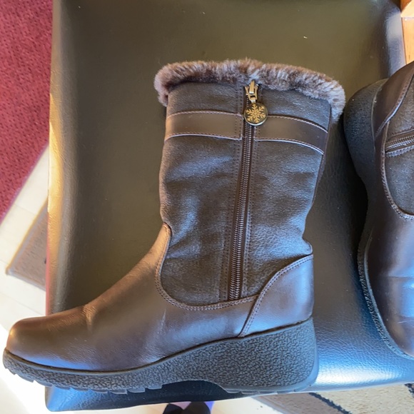 Weathermates Women’s Boots - Picture 2 of 6